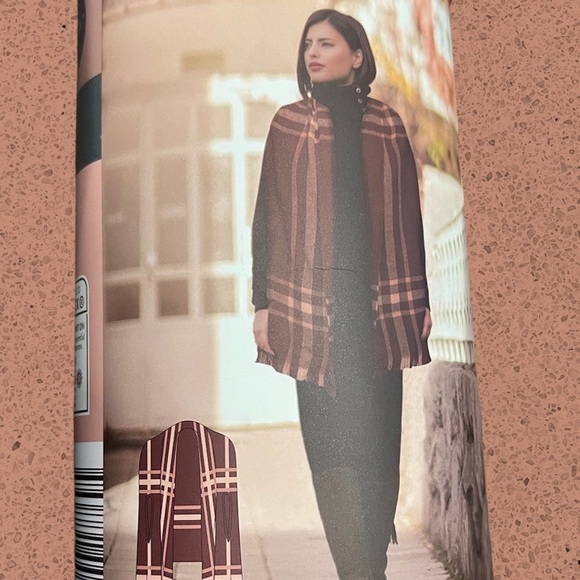 Ladies Scarf Poncho - Picture 6 of 11